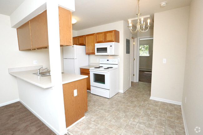 1HAB, 1BA, 600sf - Comedor y cocina - Kings Lane Apartments