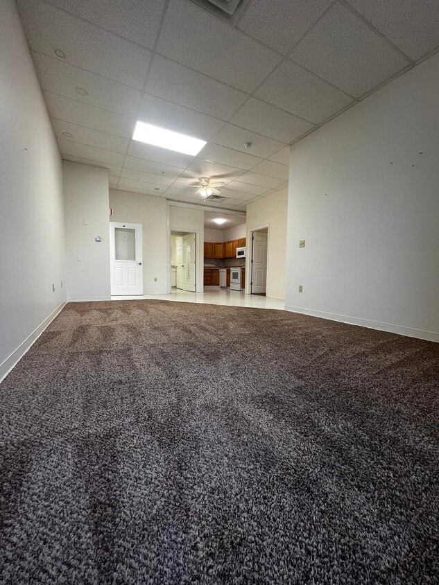 Sala de estar/comedor de 2 habitaciones - 300 Union St