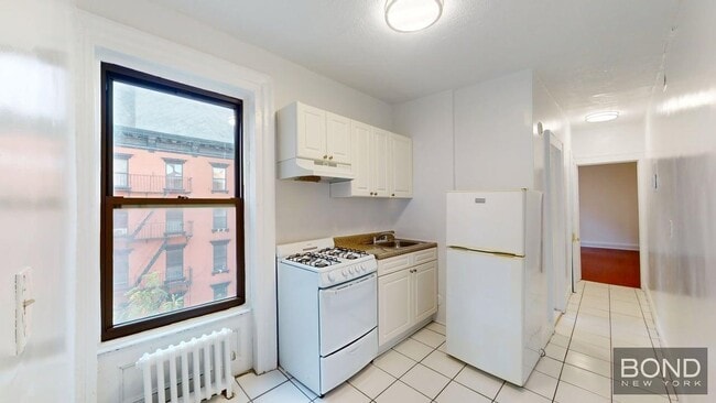 Building Photo - 171 E 88th St
