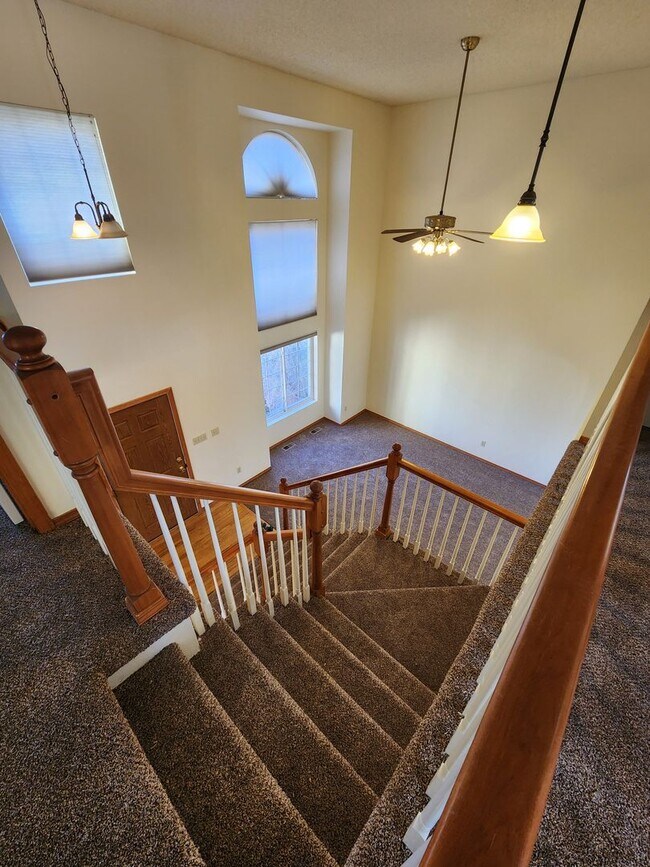 Foto del edificio - 5 Bedroom Home plus office and Finished Ba...