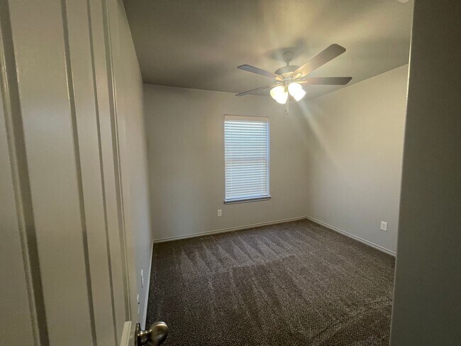 Foto del edificio - 4 bedroom in Wolfforth AVAILABLE NOW.
