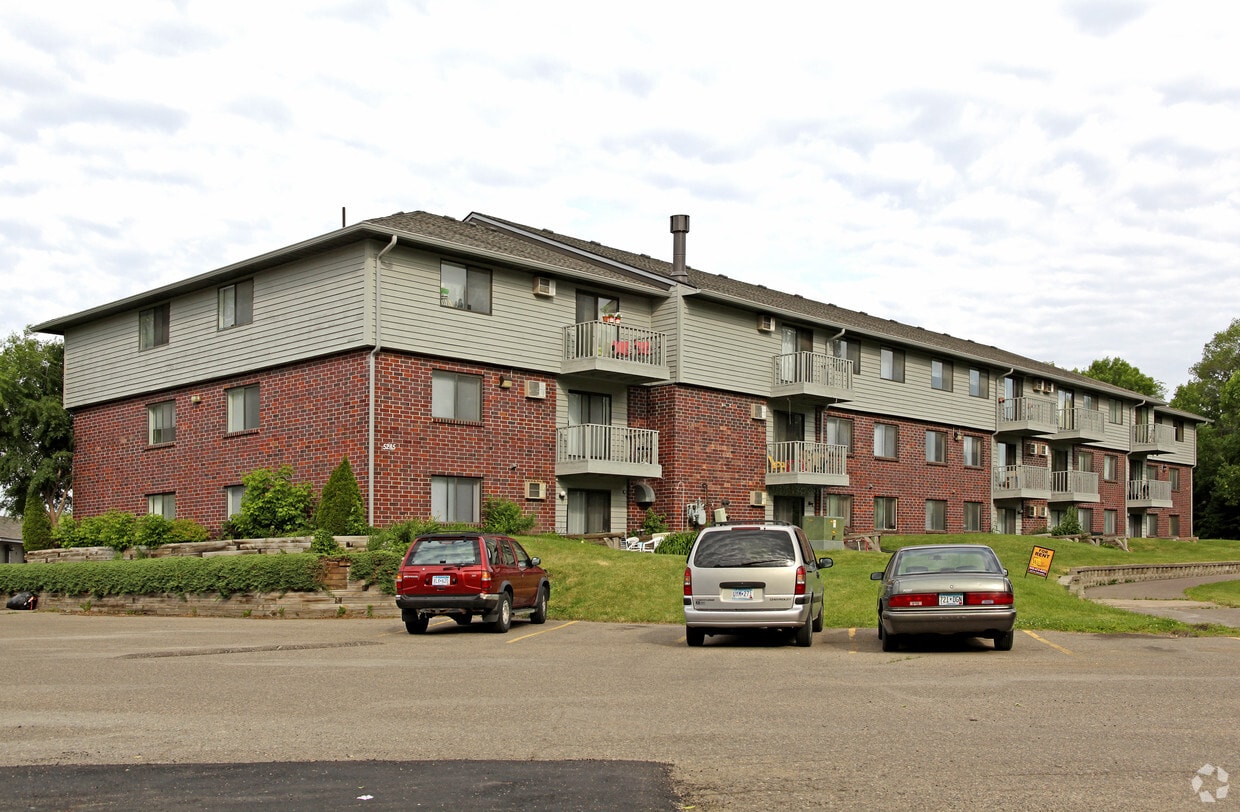 Manchester Place Apartments in Maple Plain, MN