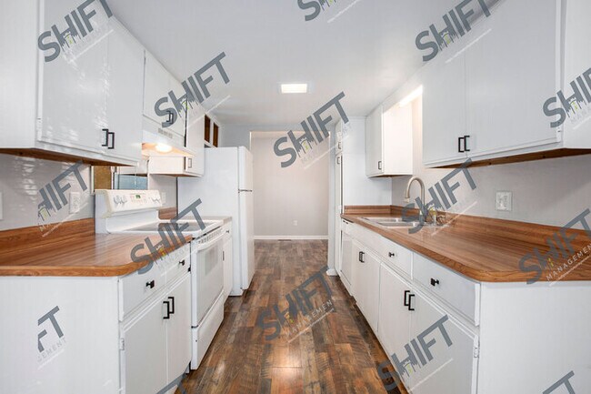 Foto del edificio - 3907 Camelot Dr SE