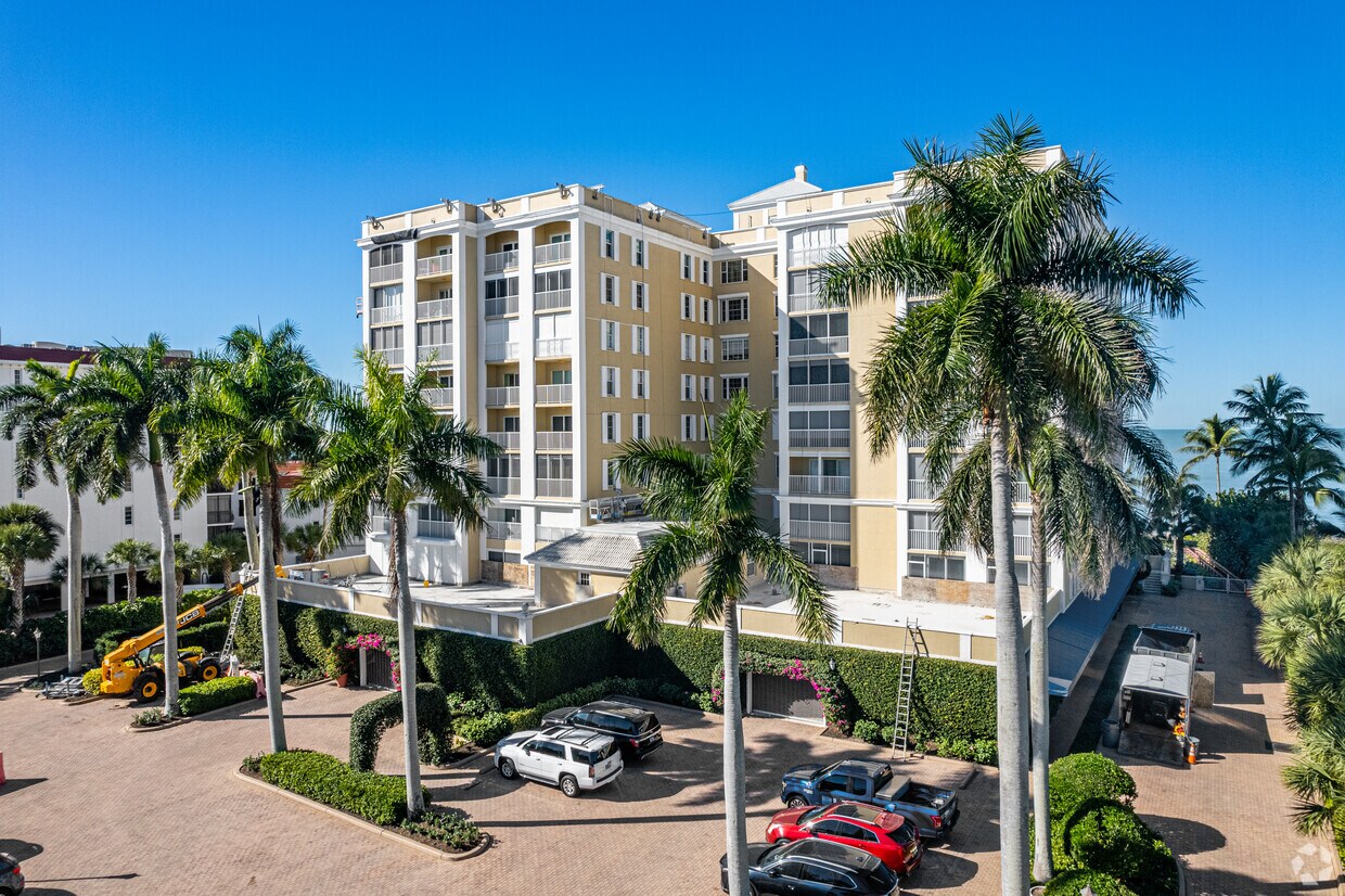 3377 Gulf Shore Blvd N - Waldorf