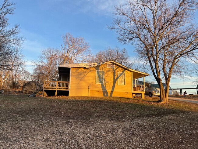 Foto del edificio - 2 Bed 1 bath - Cassville MO