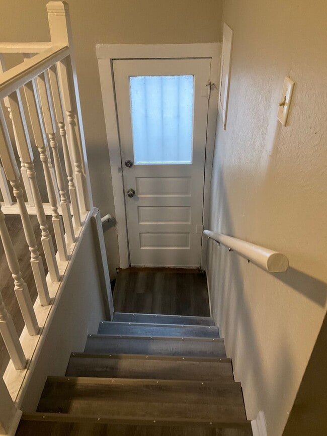 Building Photo - Cozy Two Bedroom Coming Available!