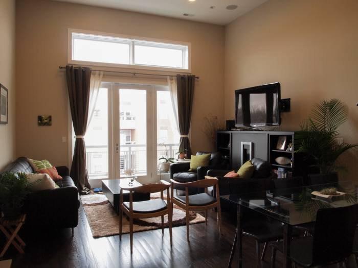 Living Room - 3559 W Montrose Ave