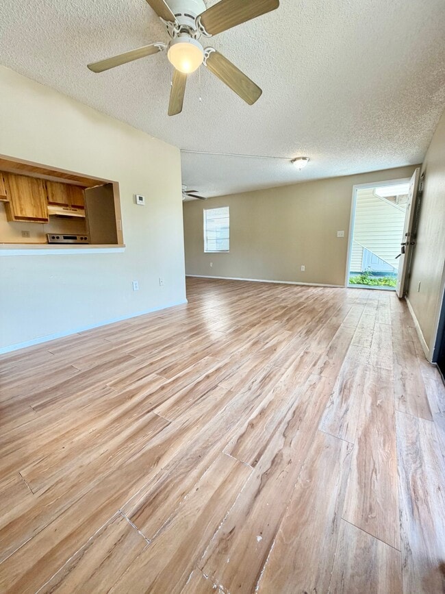 Building Photo - 129 Camphor Cir