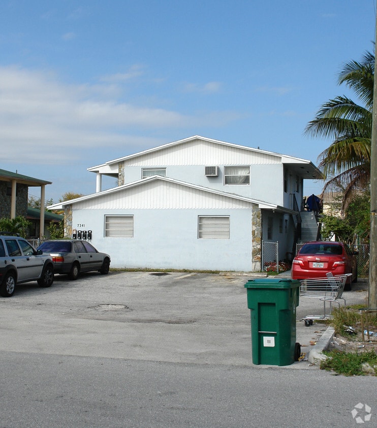 Building Photo - 7341 NW 37th St