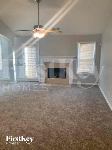 Building Photo - 50 Oakbrook Ln