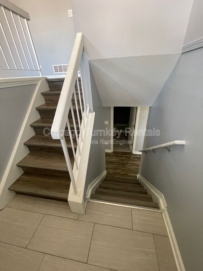 Building Photo - 5663 Allemong Dr