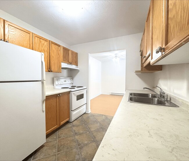 Photo du bâtiment - 100 Archibald Place