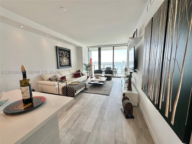 Foto del edificio - 650 NE 32nd St