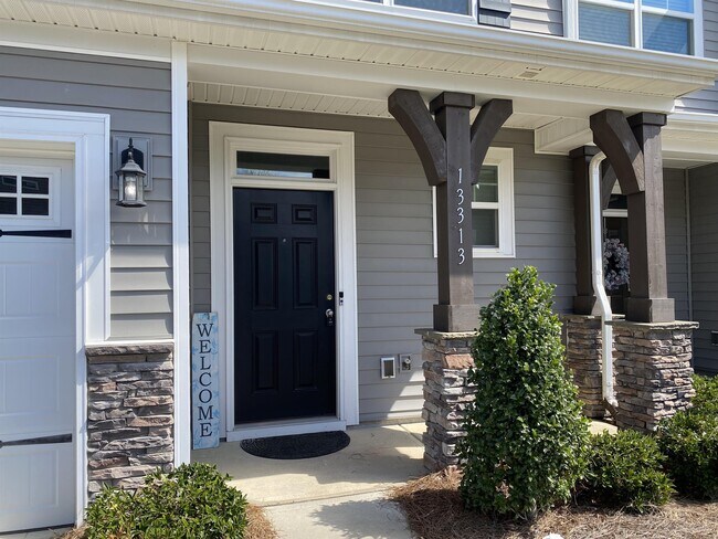 Building Photo - 13313 Savannah Point Dr