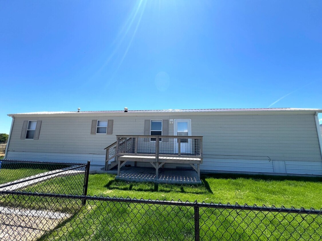 Foto principal - Pet Friendly 3 Bed 2 Bath Trailer with Air...
