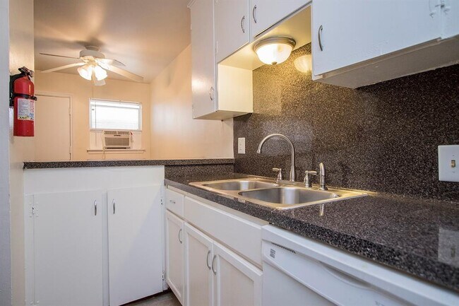 Foto del edificio - 8803 Timberside Dr