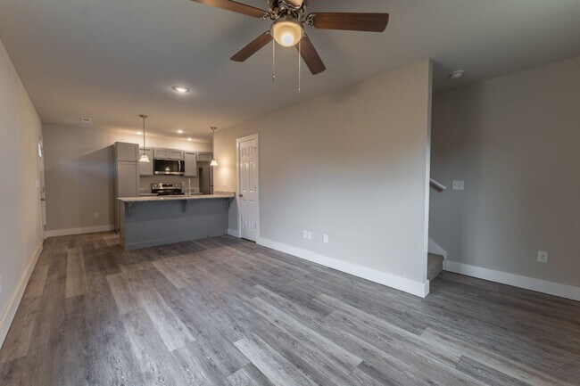 Foto del edificio - 1358 N Porter Rd