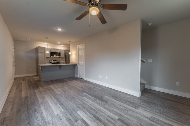 Building Photo - 1358 N Porter Rd