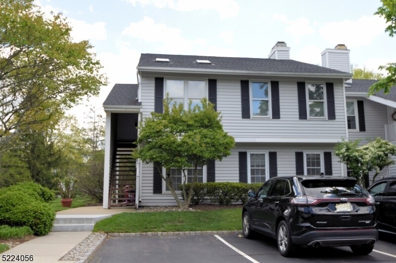 102 Huckleberry Ct, Readington Township, NJ 08887 Room for Rent in