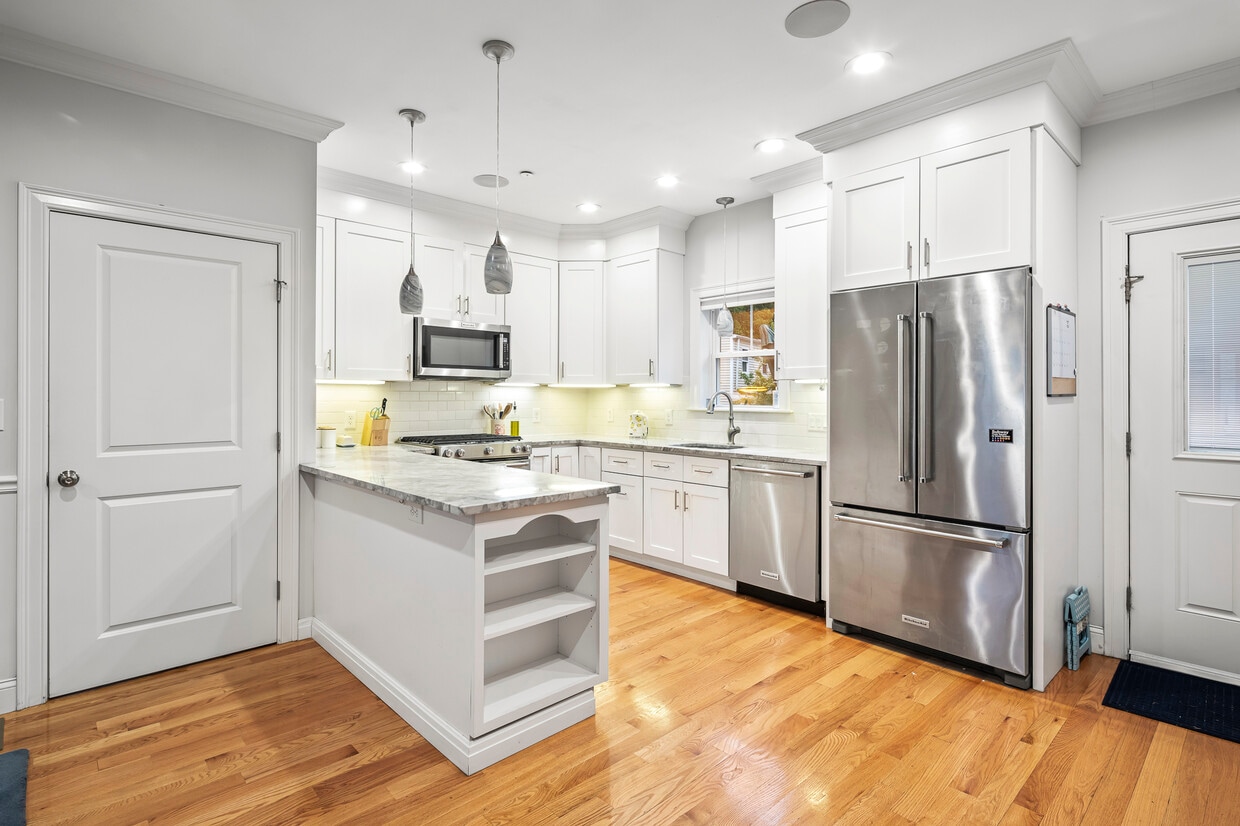 Primary Photo - 266 Lamartine St