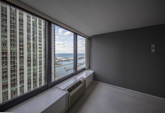 Foto del edificio - 155 N Harbor Dr