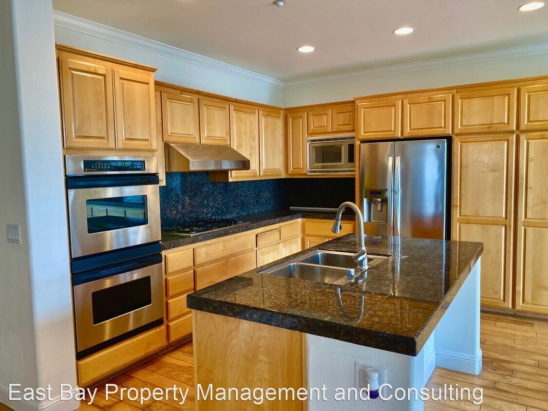 Primary Photo - 4 br, 3 bath House - 28831 Bay Heights Rd.