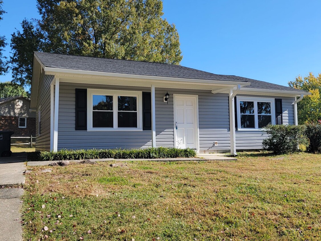 Primary Photo - 3 Bedroom 1.5 Bathroom House