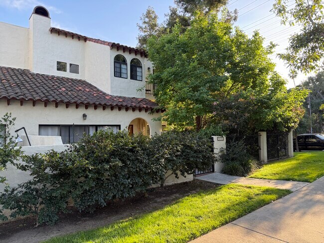 Entrada principal - 500 Garfield Ave