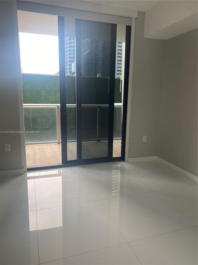 Building Photo - 1010 Brickell Ave