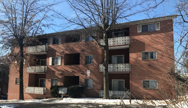 883 East Everly St. 2 Bedrooms - Prete Apartments Evansdale