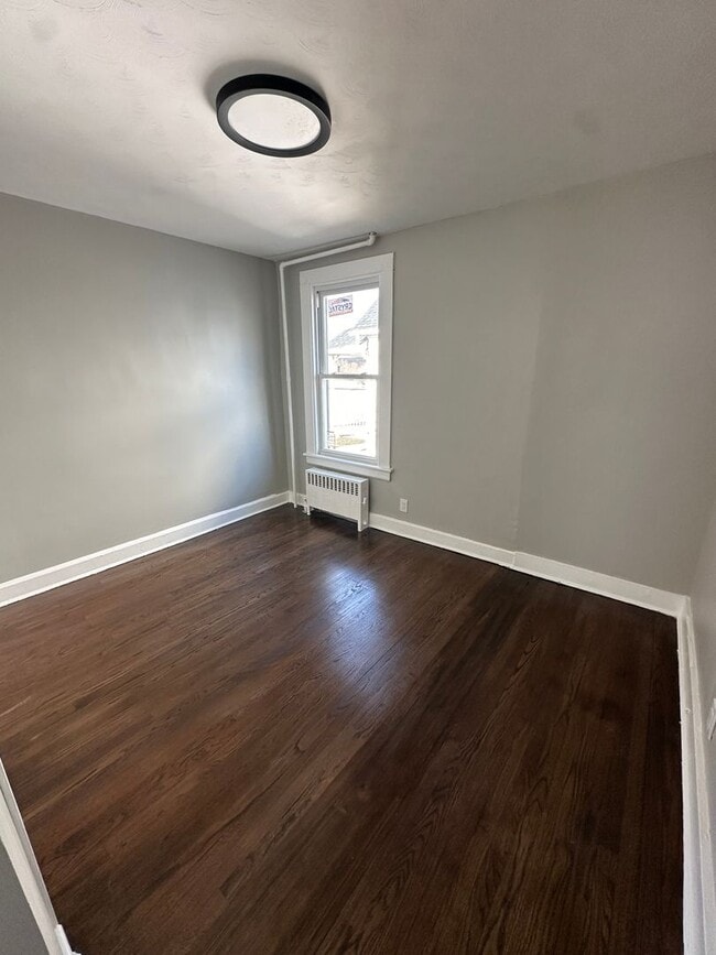 Building Photo - 177 Hart St