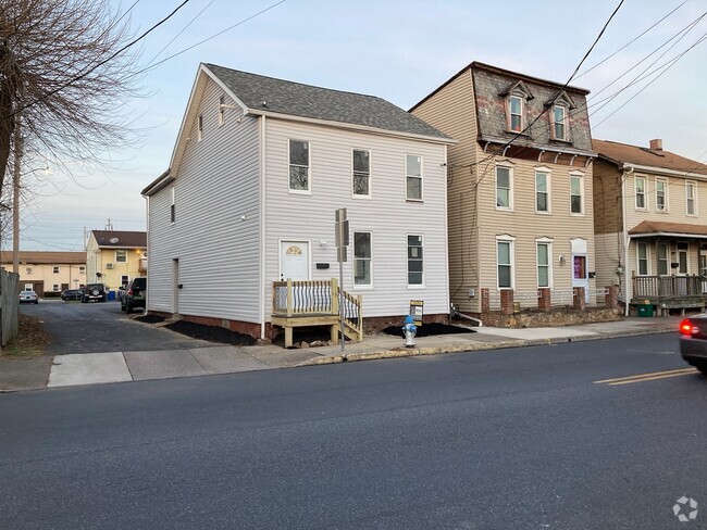 Building Photo - 333 Ann St