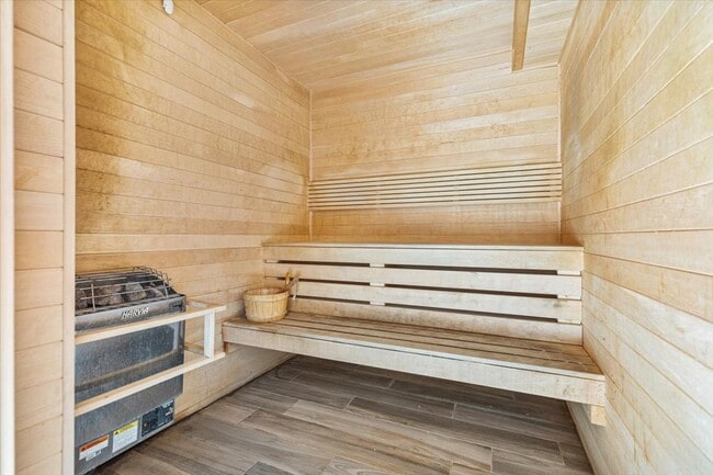 Building Photo - 1700 Boul Angrignon