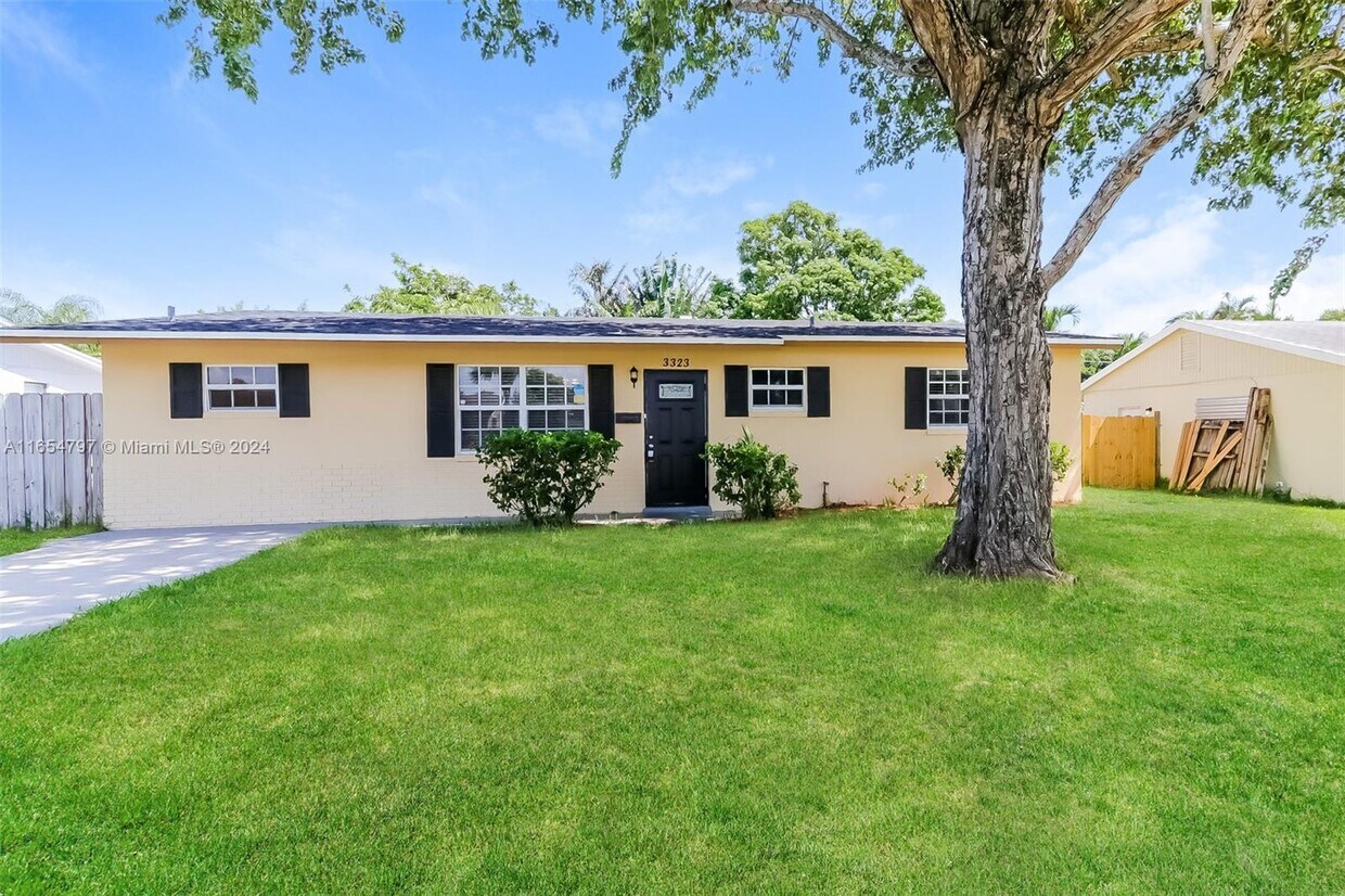Primary Photo - 3323 Florida Blvd