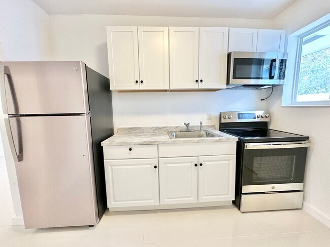 Foto del edificio - Freshly remodelled 2bed/1bath in a duplex ...