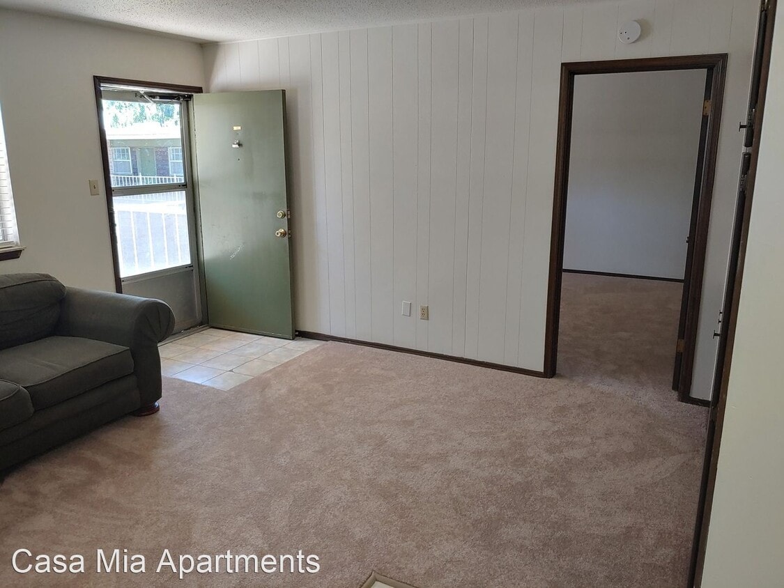 Primary Photo - 222 N Duck St