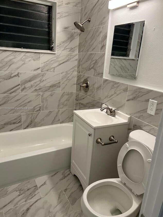 Foto principal - 107 SW 18th Ct