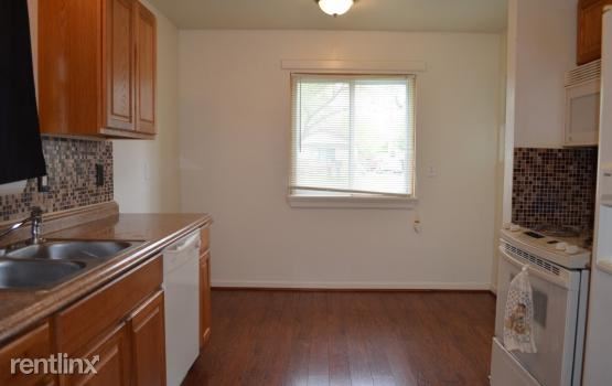 Building Photo - 6627 Saline Dr