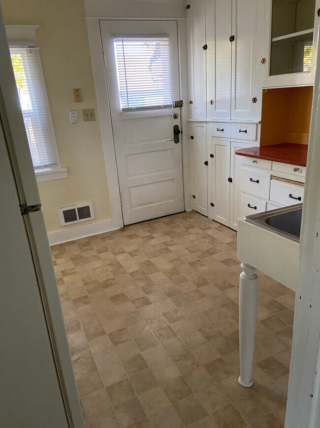 1712 Colby Ave, Everett, WA 98201 House Rental in Everett, WA