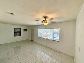 Building Photo - 1061 NE 34th Ct