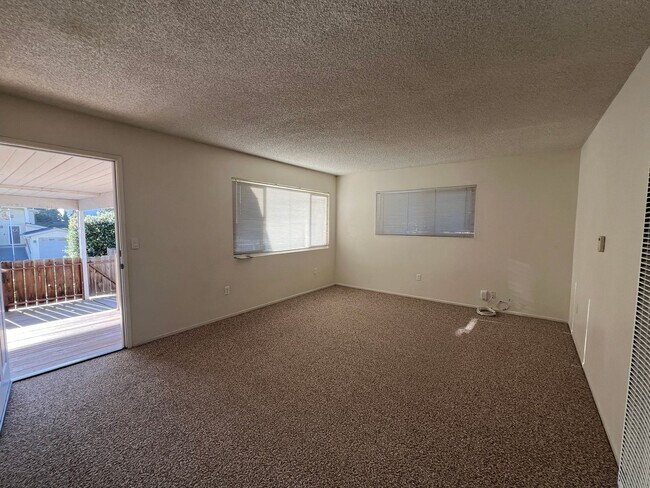 Foto del edificio - 1392 Bolton Dr