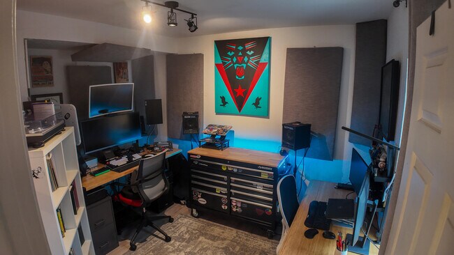 Foto del edificio - 8050 Severn Dr