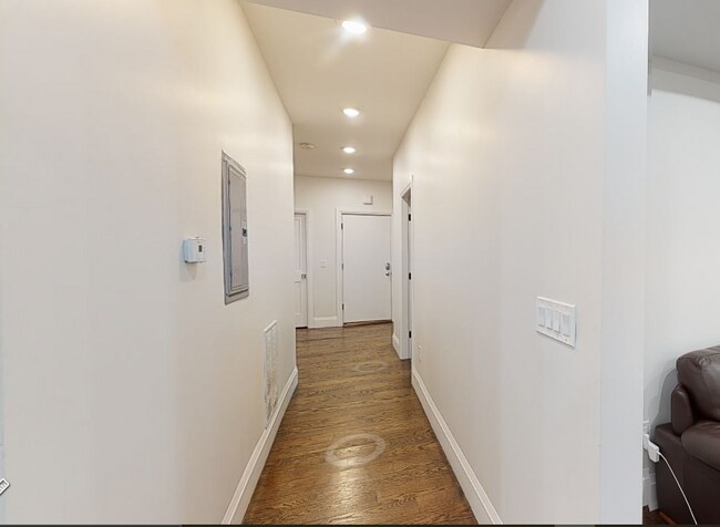 Building Photo - 6 Strathmore Rd