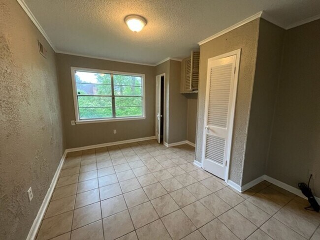 Foto del edificio - Renovated 4 Bedroom 1.5 Bath Home for Rent!