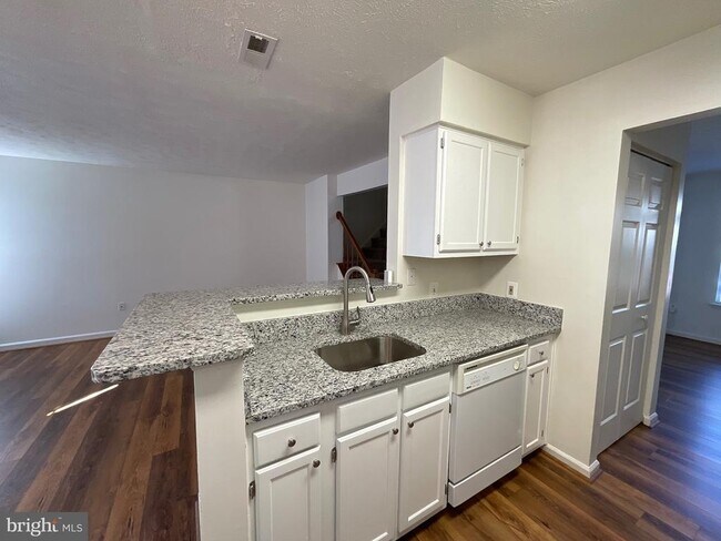Building Photo - 504 Cromwell Ct