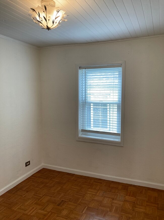 west bedroom - 436 Anderson St