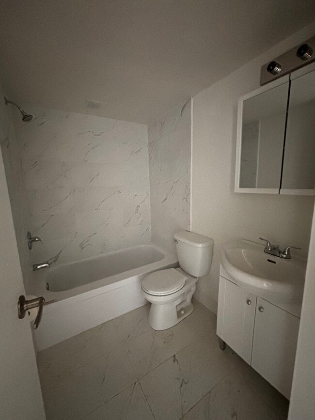 Building Photo - Jules Poitras Apartments