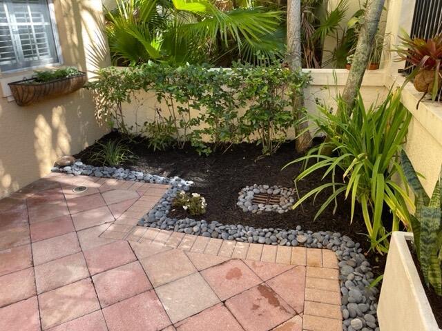 Foto del edificio - 11810 Valencia Gardens Ave