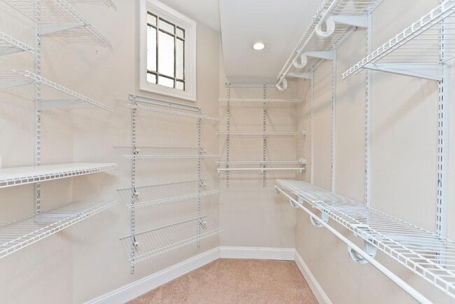 Building Photo - 1 bedroom in Chicago IL 60645