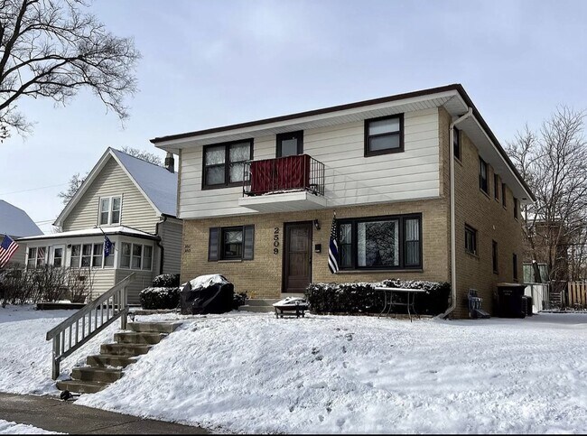 Building Photo - 2509 S 69th St